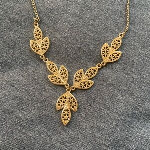 Elegant Gold Leaf Necklace